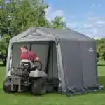 Skladiščni šotor 24x24m sive barve s štirikolesnikom in moškim