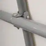 Kotni pogled na sestavne dele in spoje rastlinjaka Maxy Grow 37 x 61 m ki izkazujejo kakovost konstrukcije in enostavno montažo