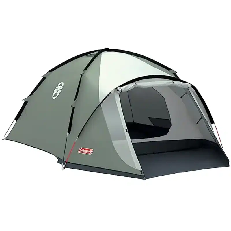 Sodoben šotor Coleman Rock Springs 4 zaprt s sivo bež barvno shemo postavljen z belim ozadjem