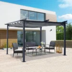 Elegantna pergola za teraso v sivi barvi in streho iz vodoodpornega blaga