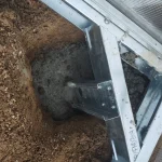 Sidranje rastlinjaka Maxy FARM 4m v betonski temelj