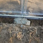 Sidranje rastlinjaka Maxy Simple v tla z betonom